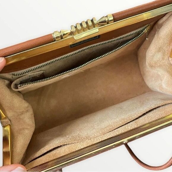 Vintage 1960s Gimbles Brown Leather Shoulder Bag - Picture 4 of 5